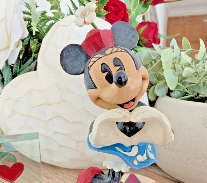 Disney Traditions Minnie Mouse Figurine - Jim Shore 4037519