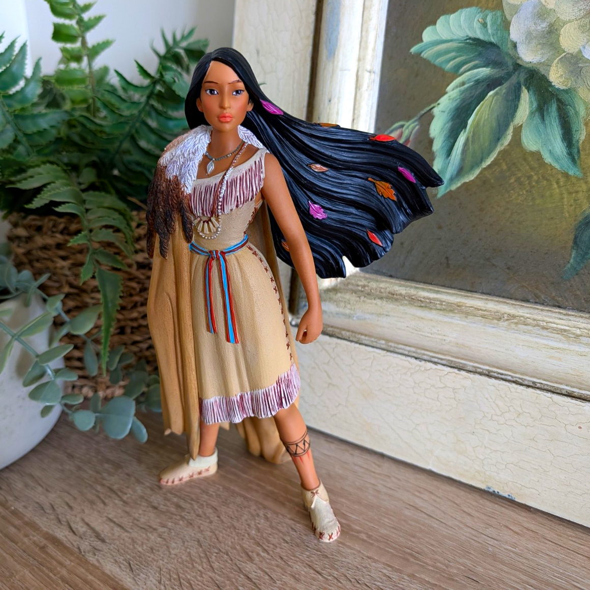 Disney Showcase Couture de Force Pocahontas 6008692 by Enesco - Unboxed - product view 1